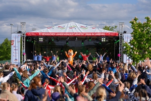 Bühnenbild vom Landeskinderturnfest. 